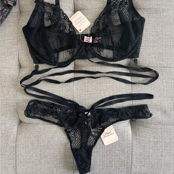 NWT Agent Provocateur Sandra Set Black Bra 36DD and‎ Panties Size 4 (8-10 L) - Picture 5 of 12